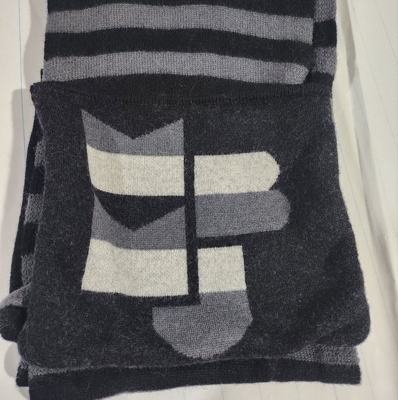 MARC by Marc jacobs 💯 Authentic Wool 8 by 68 inches - Picture 7 of 9